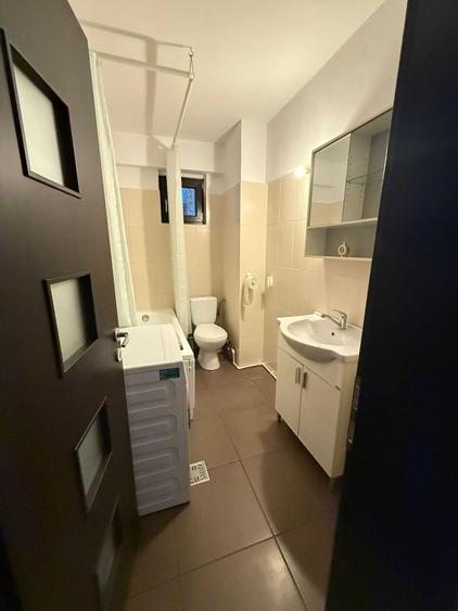 Apartament cu 3 camere decomandat în Tineretului