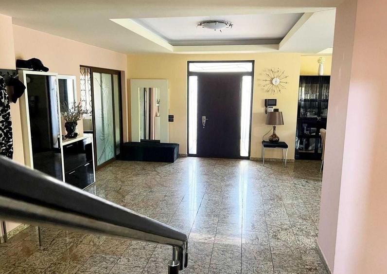Casă cu 4 camere în Petrești
