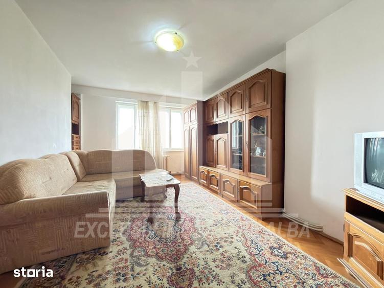 Apartament cu 4 camere decomandat în Cetate