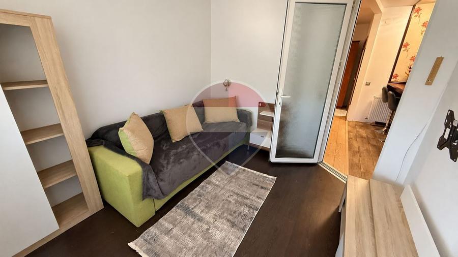 Apartament cu 3 camere semidecomandat în Iris
