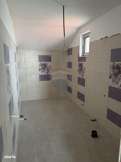 Casă cu 4 camere în Lămotești