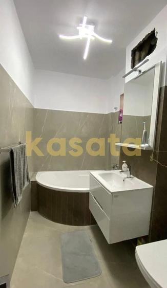 Apartament cu 3 camere semidecomandat, mobilat în Colentina