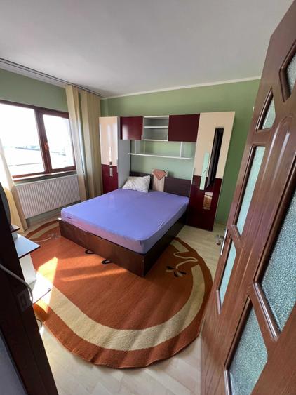 Apartament cu 4 camere decomandat în Central