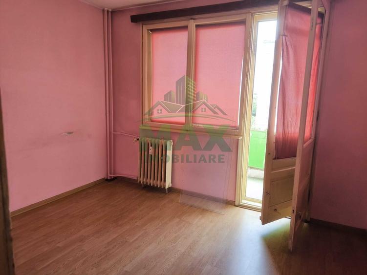 Apartament cu 3 camere semidecomandat în Andrei Mureșanu