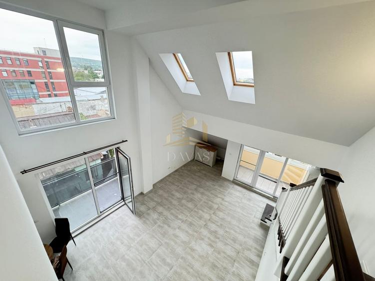 Penthouse cu 2 camere semidecomandat, mobilat în Central