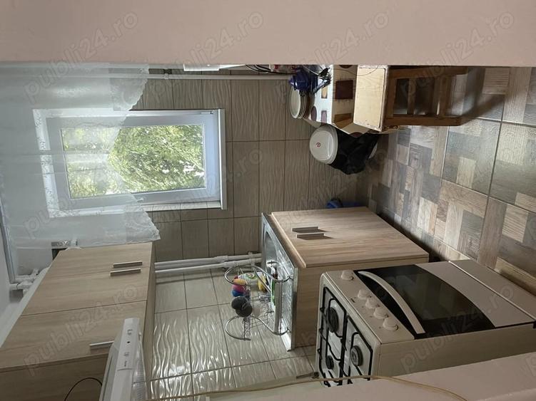 Apartament cu 3 camere semidecomandat în Trivale