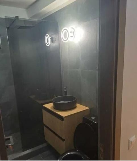 Apartament cu 3 camere semidecomandat în Titan