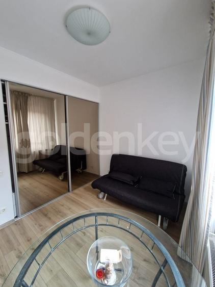 Apartament cu 3 camere semidecomandat, mobilat în Victoriei