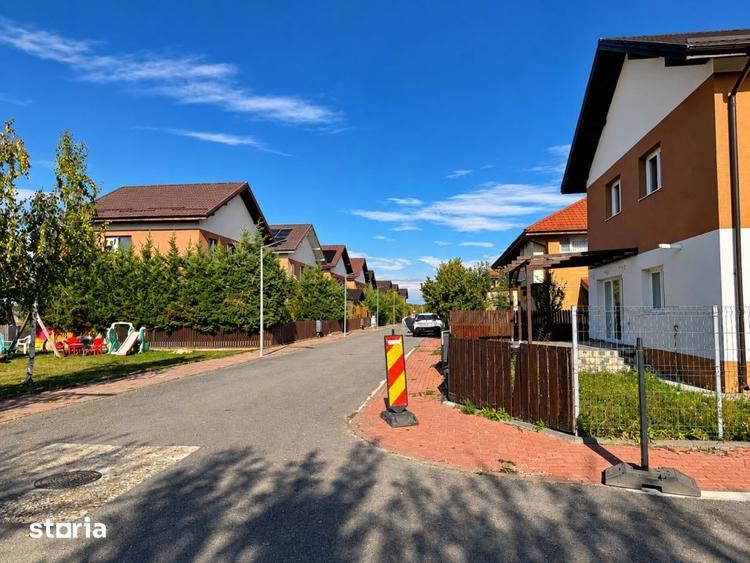 Casă cu 4 camere cu Teren 375 Mp în Săbăreni