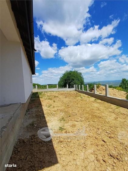 Casă cu 4 camere în Păun