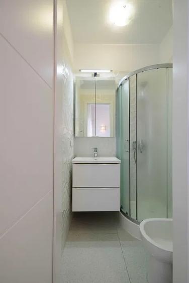 Apartament cu 3 camere semidecomandat, mobilat în Politehnica