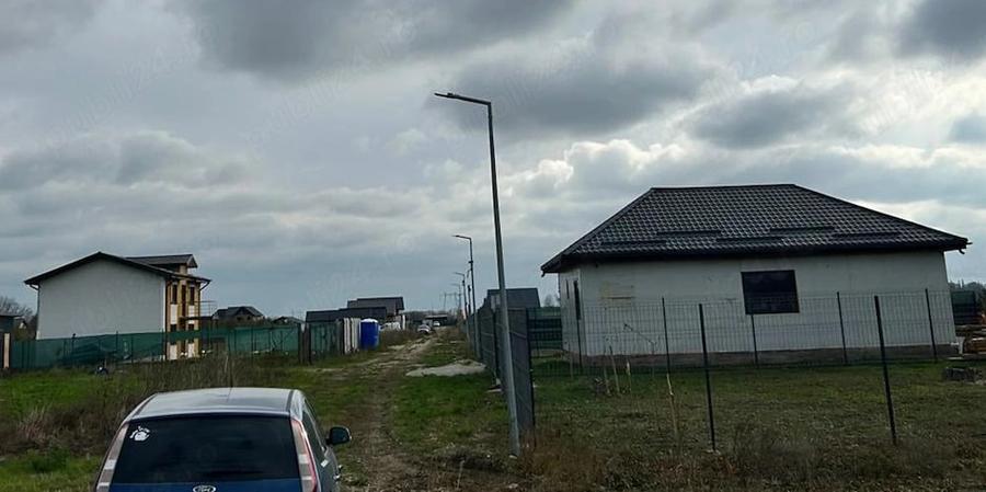 Teren de 330 mp, în Săbăreni