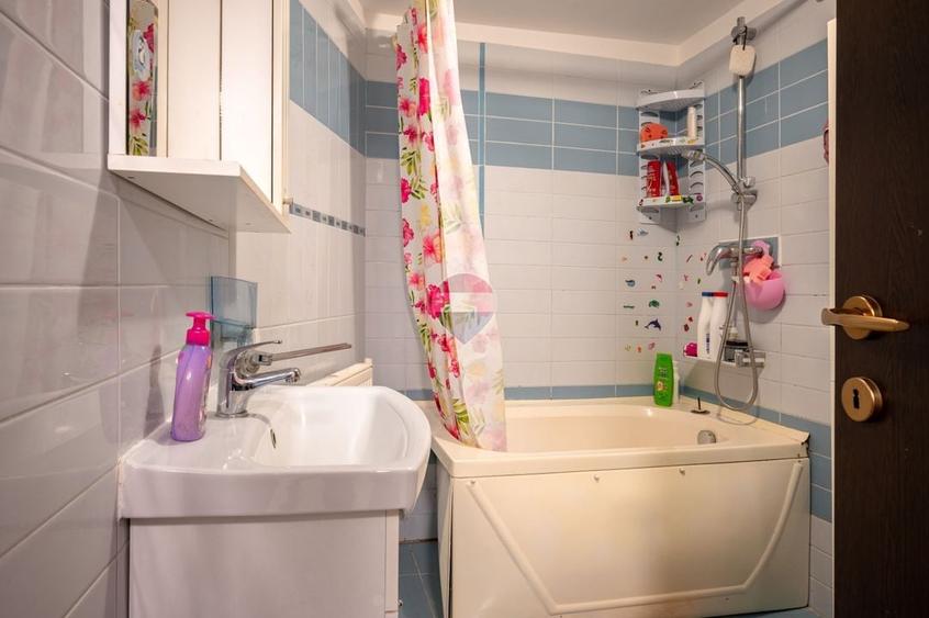 Apartament cu 3 camere decomandat, mobilat în Turcheș