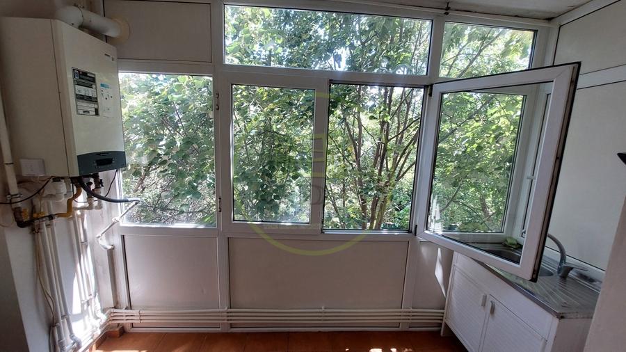 Apartament cu 3 camere decomandat, mobilat în Rovine