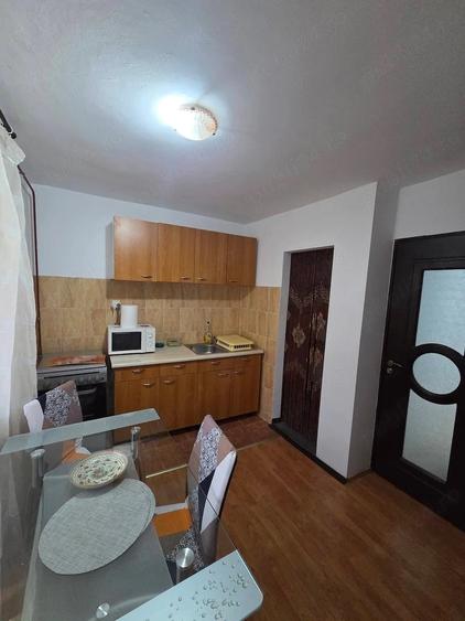 Apartament cu 3 camere decomandat în Ostroveni