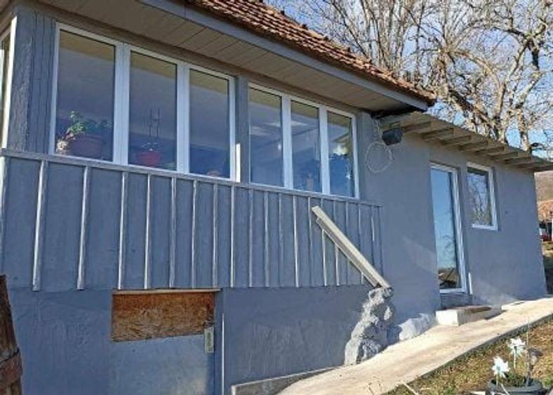 Casă cu 3 camere în Dumbrava