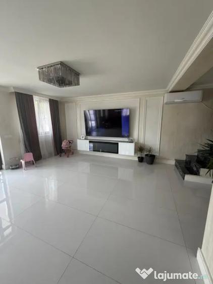 Casă cu 5 camere cu Teren 448 Mp în Brestei