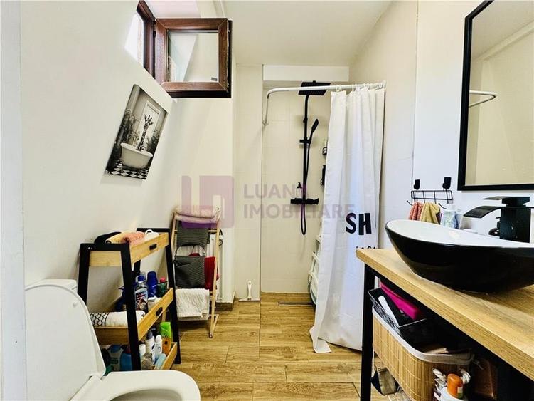 Apartament cu 3 camere semidecomandat, mobilat în Central