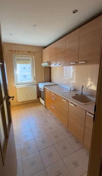 Apartament cu 3 camere decomandat în Confecții