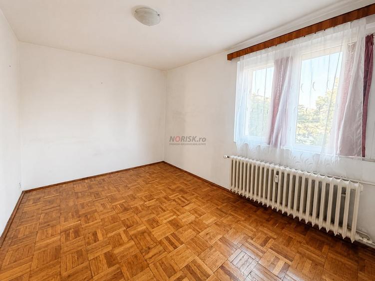 Apartament cu 3 camere semidecomandat în Berceni