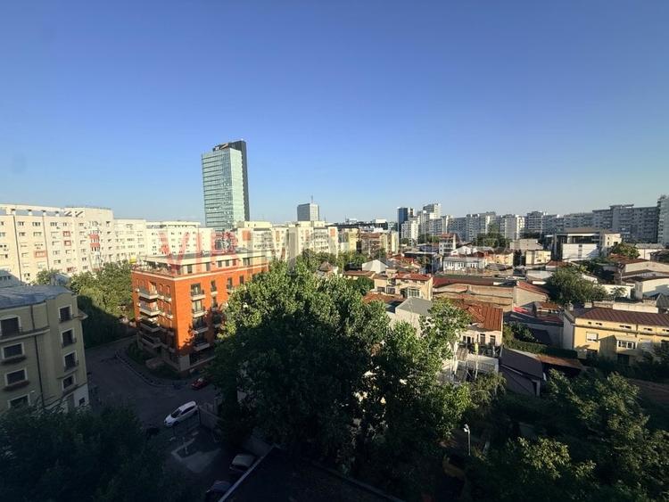 Apartament cu 3 camere decomandat în Banu Manta