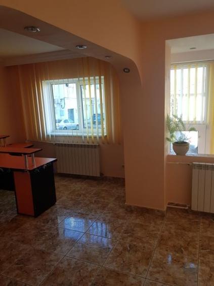 Casă individuală cu 5 camere cu Canalizare în Tomis II