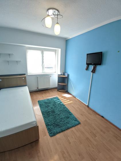 Apartament cu 3 camere decomandat în Între Lacuri