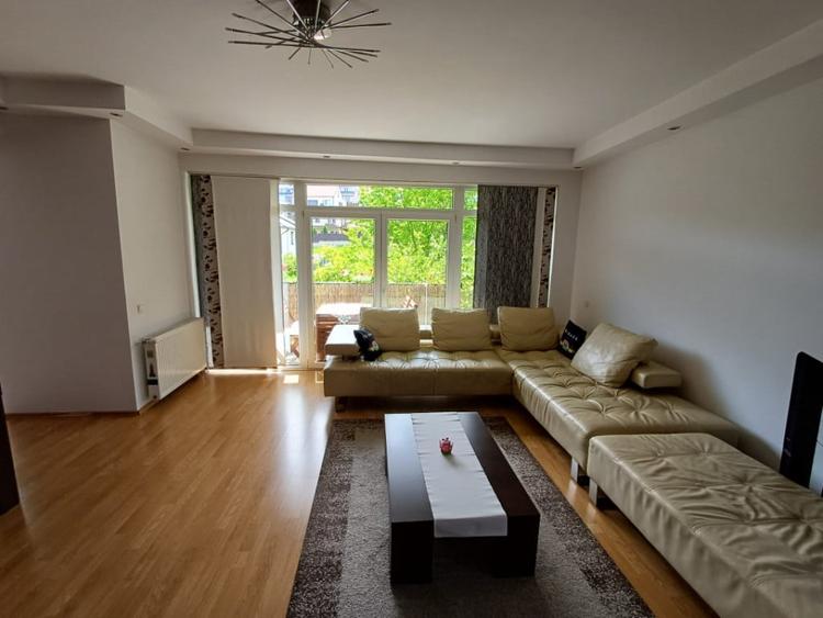Apartament cu 3 camere decomandat în Câmpului