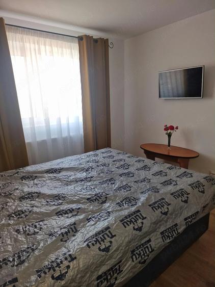 Apartament cu 3 camere decomandat în Micro 5