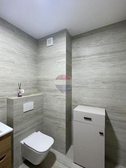 Apartament cu 2 camere semidecomandat, mobilat în UTA