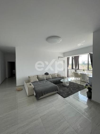 Apartament cu 3 camere semidecomandat, mobilat în Pantelimon