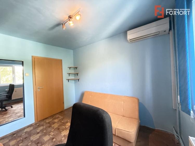 Apartament cu 3 camere semidecomandat, mobilat în Dacia