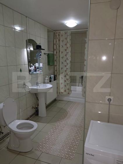 Casă individuală cu 6 camere cu Canalizare în Variaș