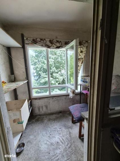 Apartament cu 3 camere decomandat în Aviației