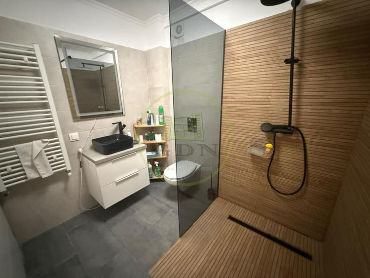 Apartament cu 3 camere decomandat, mobilat în Central
