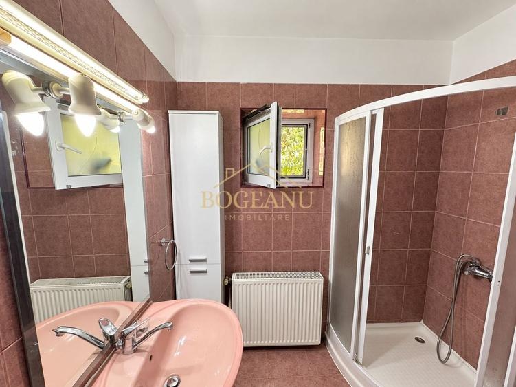 Casă individuală cu 4 camere cu Canalizare în Aradului