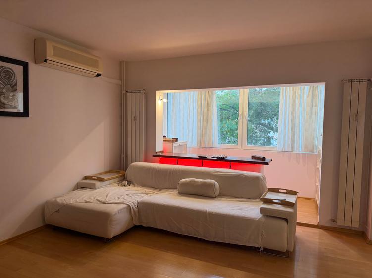 Apartament cu 4 camere decomandat în Aviației
