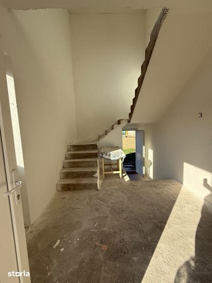 Casă cu 5 camere cu Teren 700 Mp în Ardud