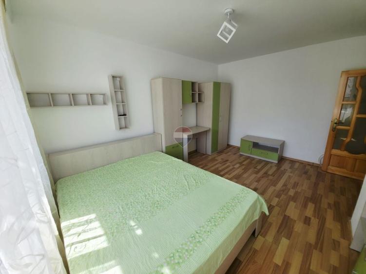 Apartament cu 3 camere decomandat, mobilat în Dărmănești