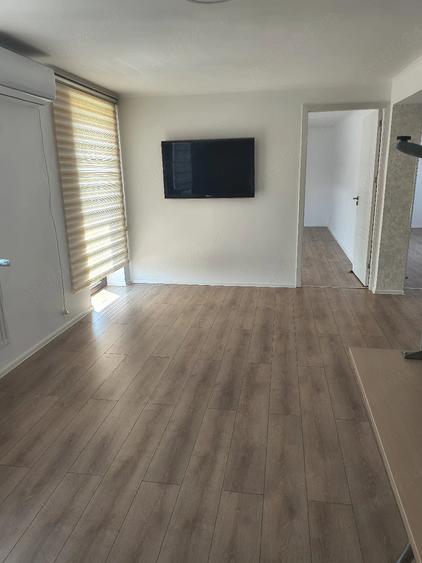 Apartament cu 3 camere semidecomandat în Dobroești