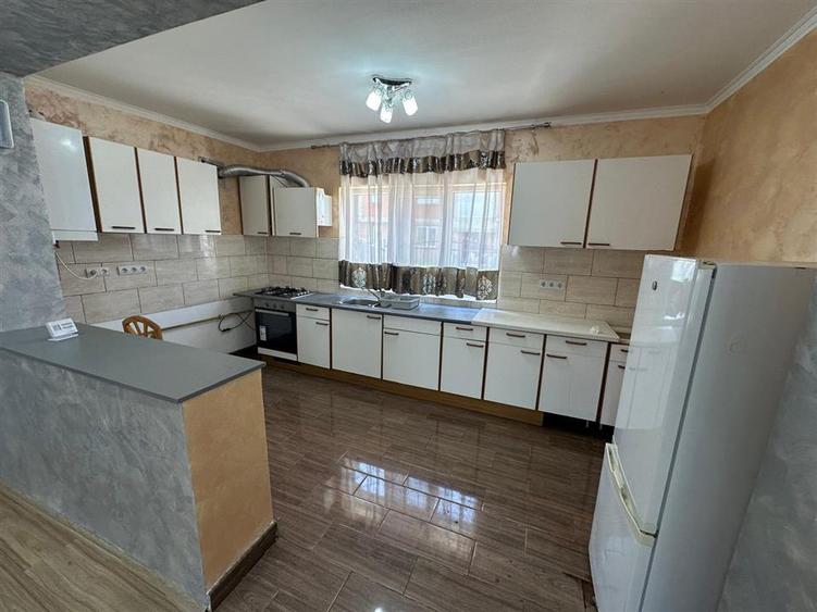 Casă cu 4 camere cu Teren 365 Mp în Exterior Sud