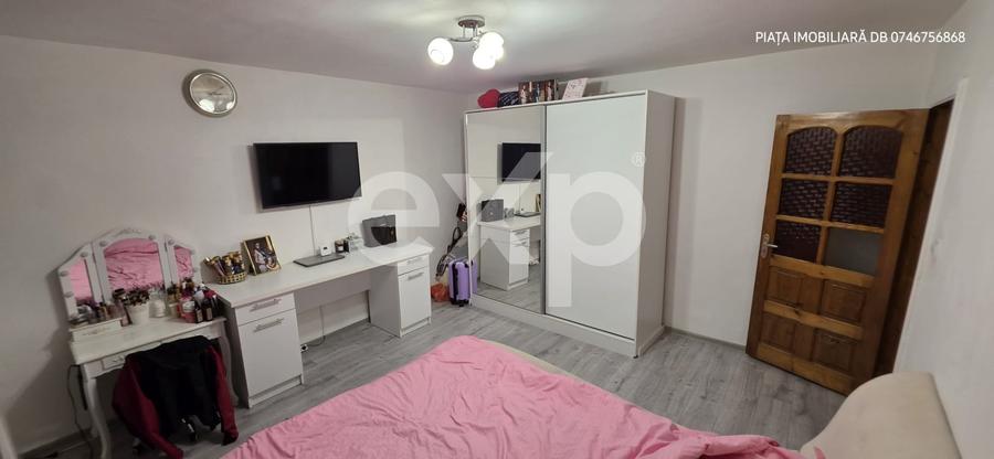 Apartament cu 2 camere decomandat, mobilat în Micro 4