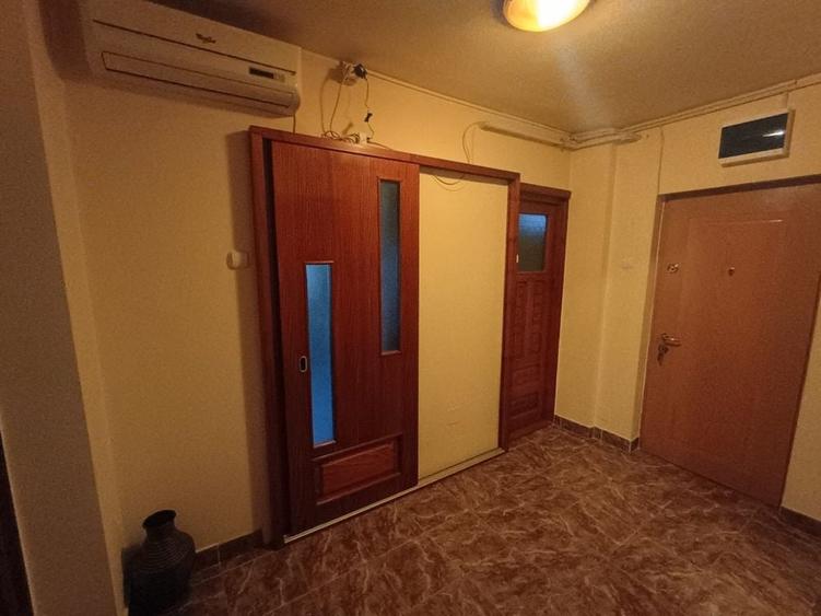 Apartament cu 3 camere decomandat în Stadion