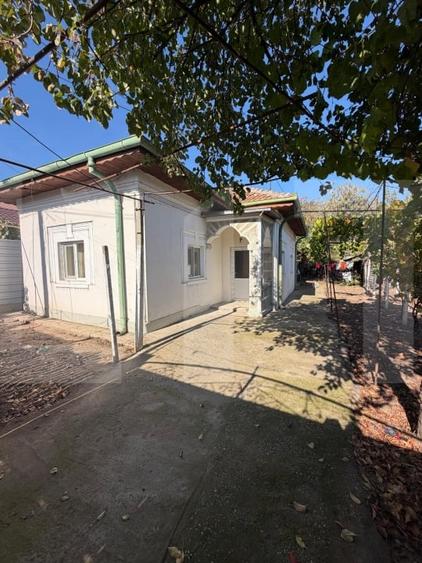 Casă individuală cu 4 camere cu Canalizare în Vest