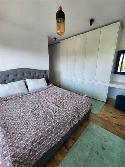 Apartament cu 3 camere decomandat în Tractorul