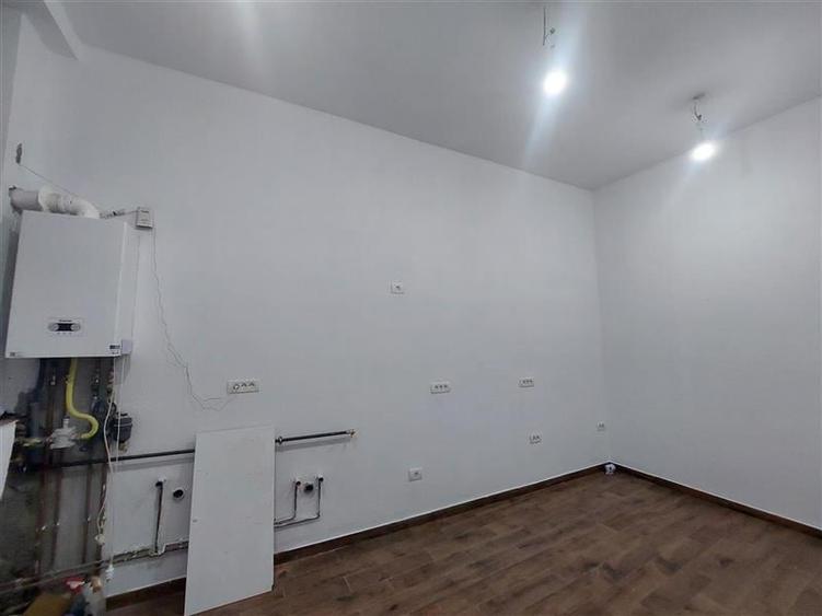 Apartament cu 3 camere semidecomandat în Boul Roșu