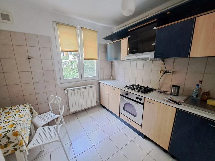 Apartament cu 3 camere decomandat în Drumul Taberei