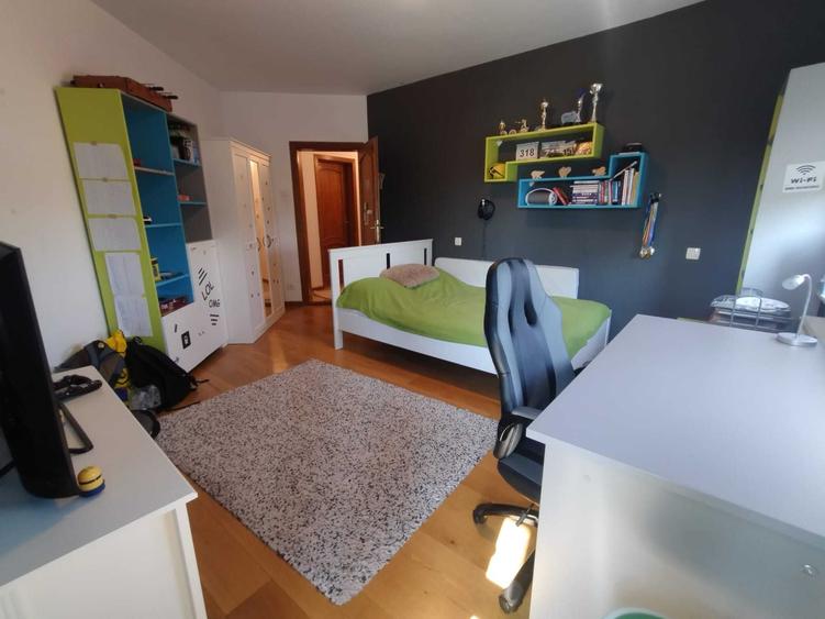 Apartament cu 4 camere decomandat în Aviației