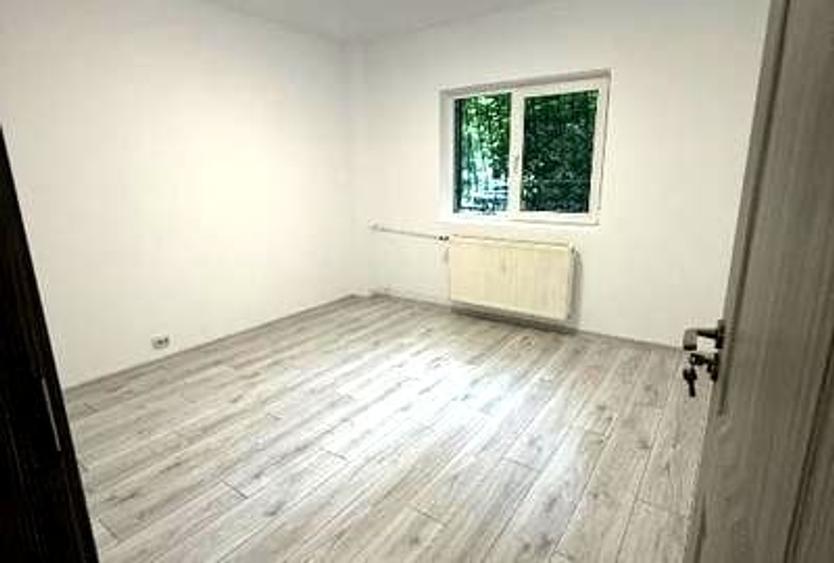Apartament cu 3 camere decomandat în Tei