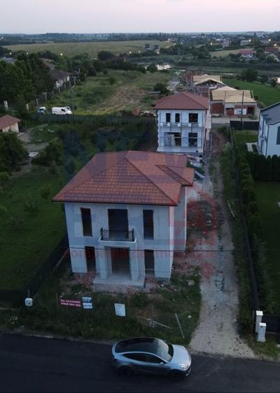 Casă individuală cu 5 camere cu Canalizare în Balotești